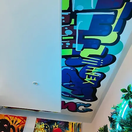 Apartment Capsule Street Art - Sauna- Jacuzzi - Playstation 5 - Billard - Netflix - Cinema - Terrasse *